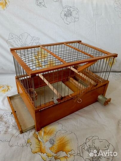Клетка для птиц из дерева