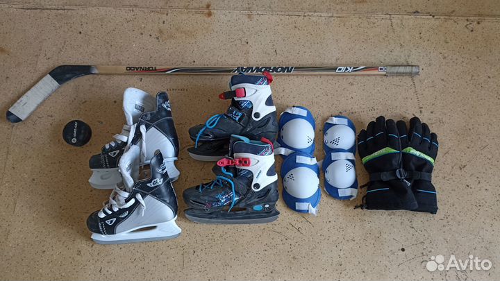 Детские хоккейные коньки, щитки, клюшка, перчатки