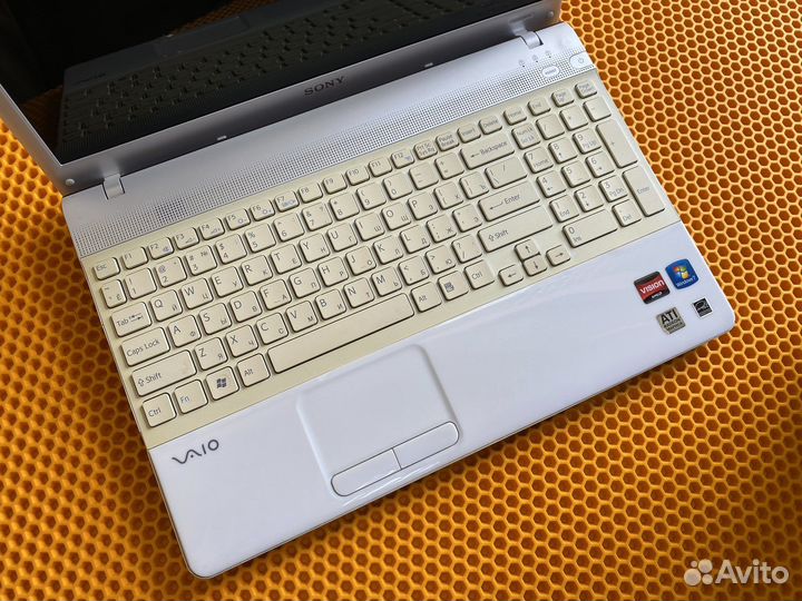 Ноутбук Sony Vaio PCG-61611v