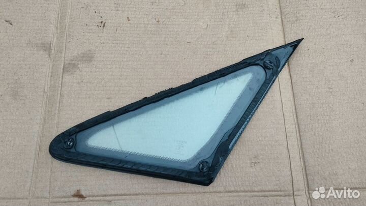 Стекло стационарное переднее правое Toyota Ipsum I