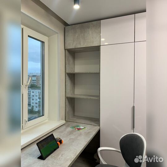 Мебель в детскую, рабочая зона у окна