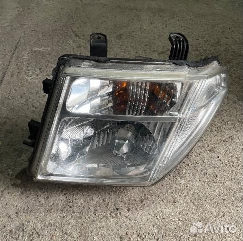 Фара правая ксенон Nissan Pathfinder R51