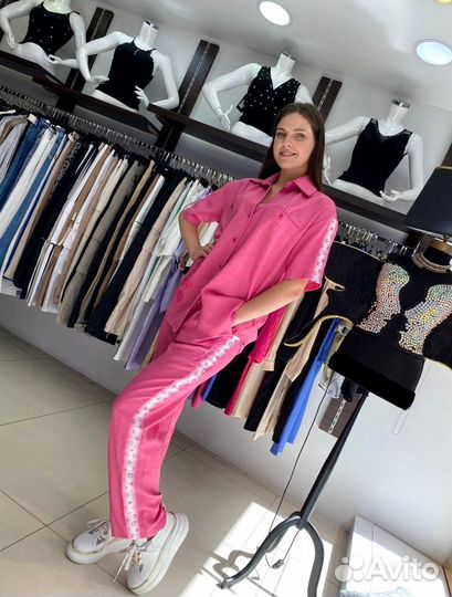 Костюмы новые люксовые