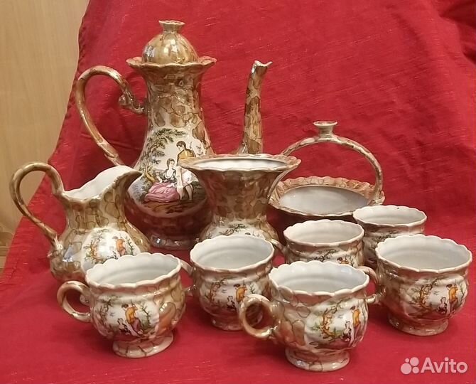 Сервиз чайно-кофейный с галантными сценами.винтаж