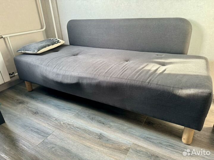 Диван прямой со спальным местом бу