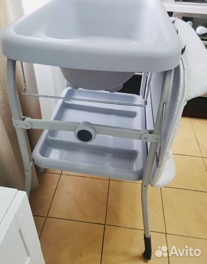 Пеленальный столик с ванночкой Chicco