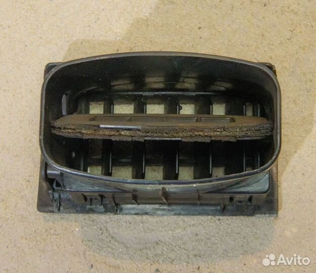 Дефлектор торпедо правый VW Golf 2