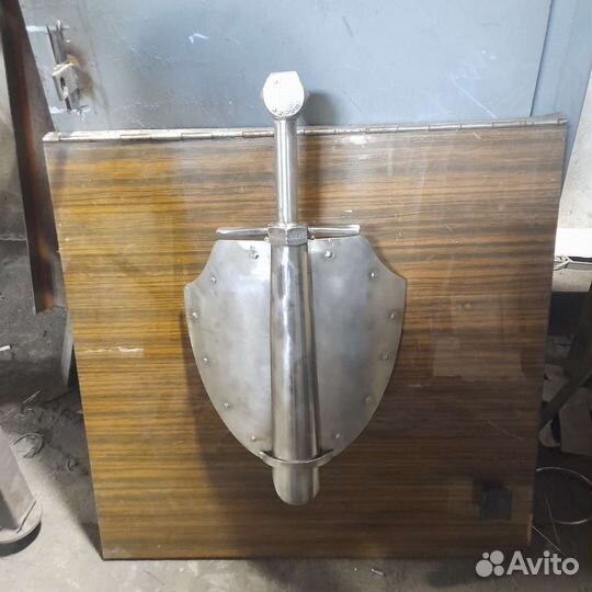 Ложка для обуви на щите