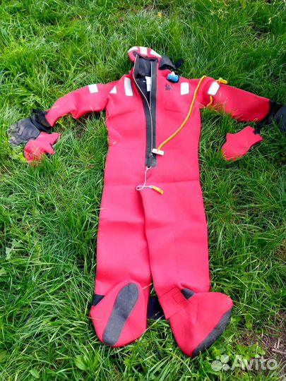 Спасательный гидрокостюм