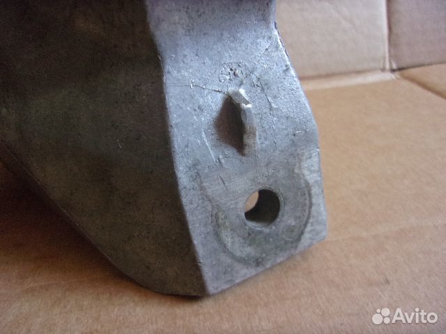 Ауди 100 С4 / А6, 90-96г., правый кронштейн кпп