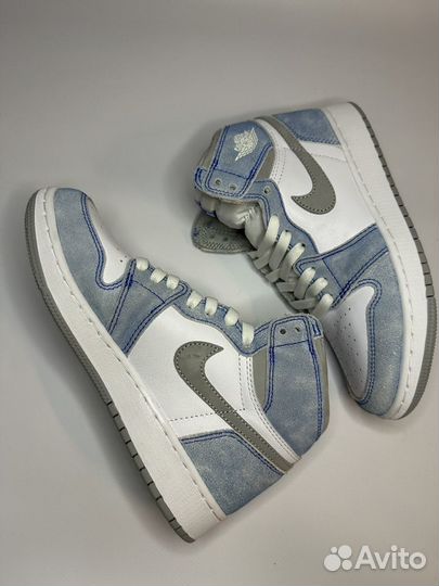 Кроссовки женские