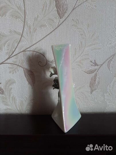 Маленькая вазочка с объёмными цветами