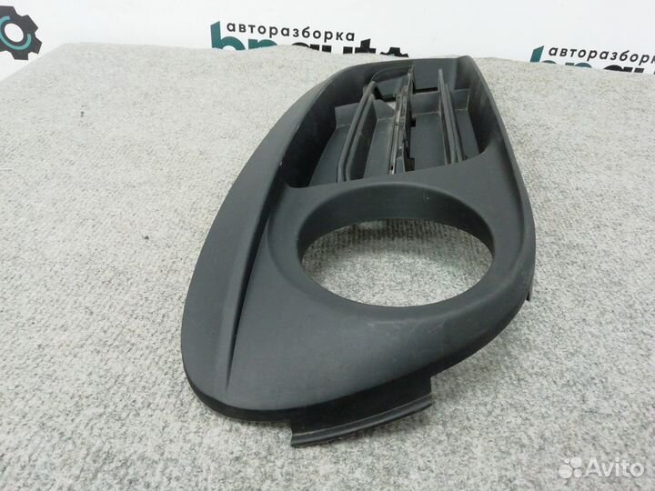 Решетка под птф правая 51117331736 BMW 5 серия VI