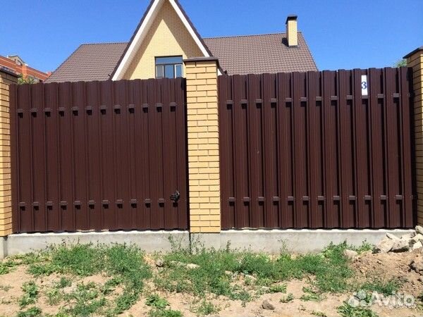 Забор с кирпичными столбами с гарантией