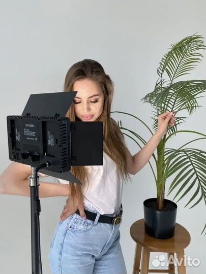 Видеосвет студийный профессиональный в наличии