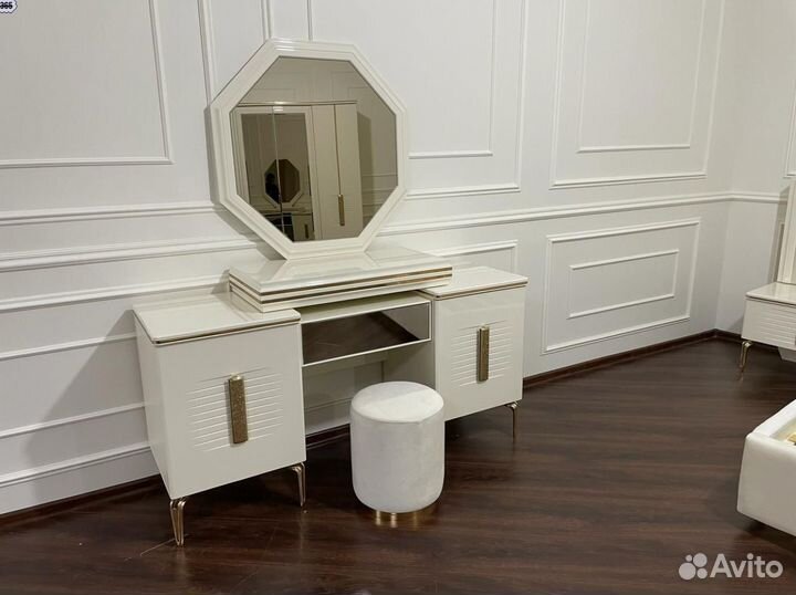 Кровать в спальню. Спальня