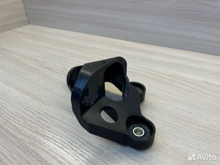 Кронштейн троса кпп Volkswagen Polo