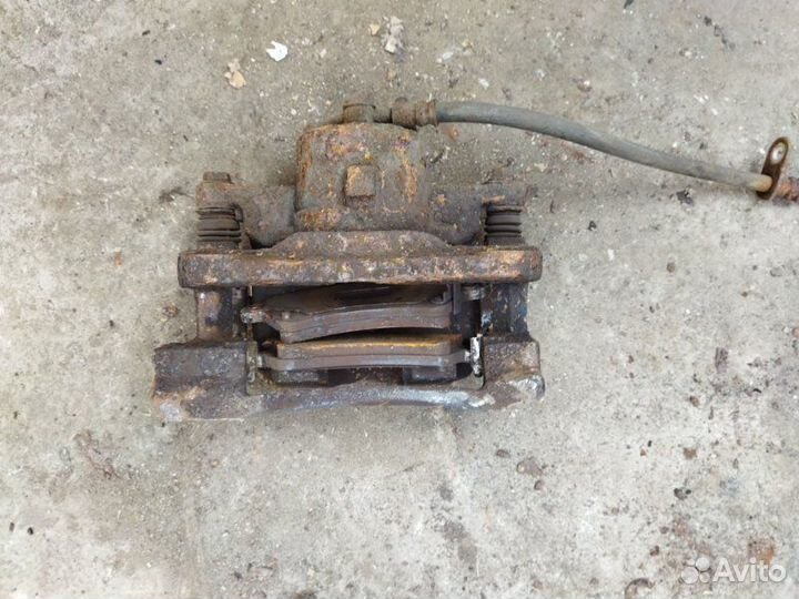 Суппорт тормозной передний правый Toyota Corolla