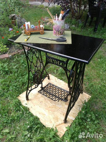 Столик для рукодельницы на станине zinger