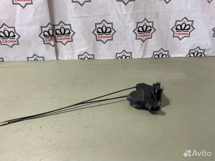 Замок двери передний правый Toyota Avensis