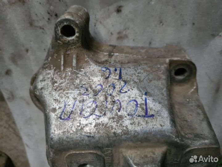 Крепление кпп Volkswagen Touran 1 1.6 2003