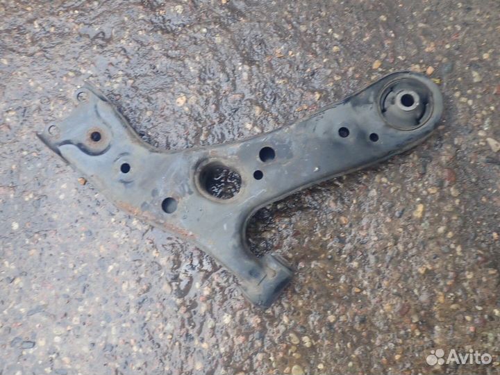 Рычаг подвески Toyota Verso, 2010