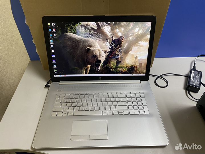 Мощный современный игровой ноутбук 17