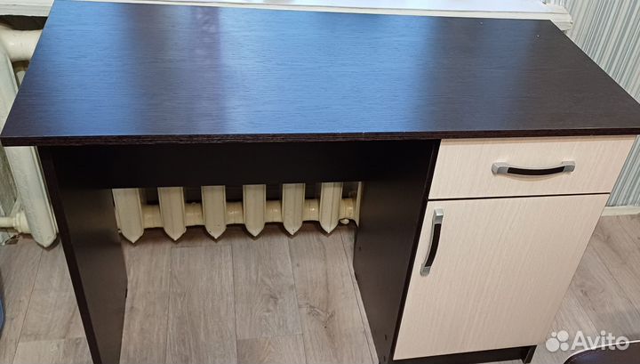 Продаю письменный стол