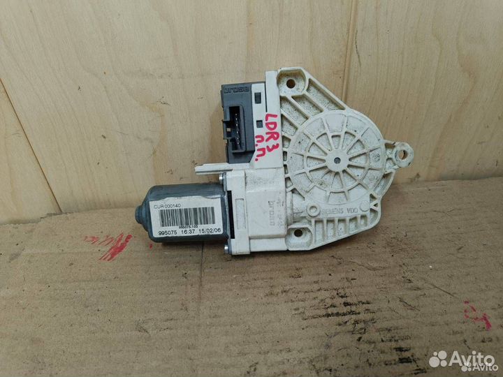 Моторчик передний правый Land Rover Discovery 3