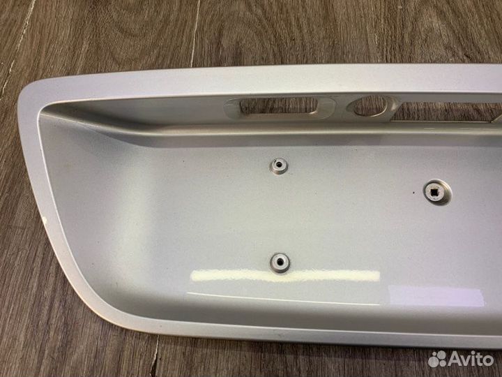 Накладка на крышку багажника задняя Mercedes