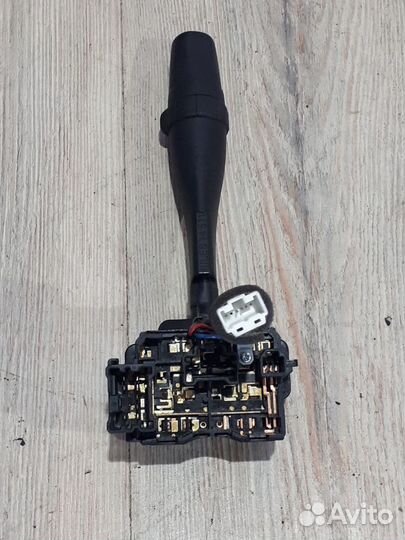 Подрулевой переключатель Nissan NP300 Лев