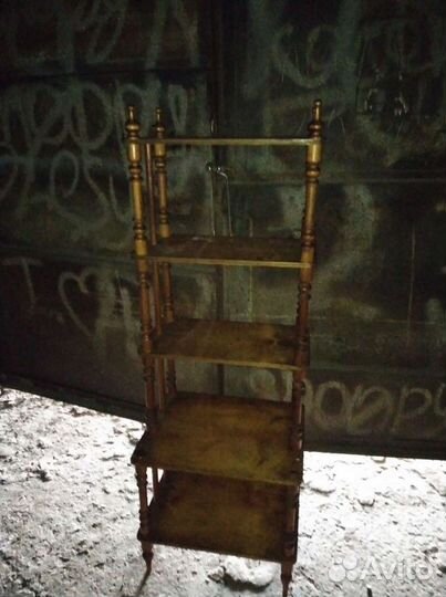 Старинная деревянная этажерка