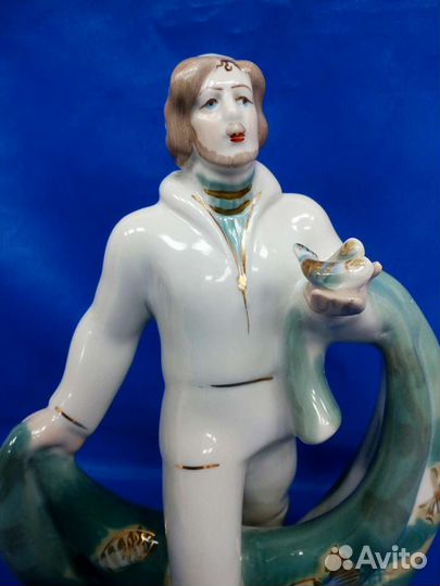 Фарфоровая статуэтка Рыбак с Неводом