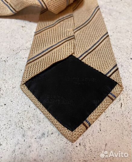 Новый галстук Guy Laroche