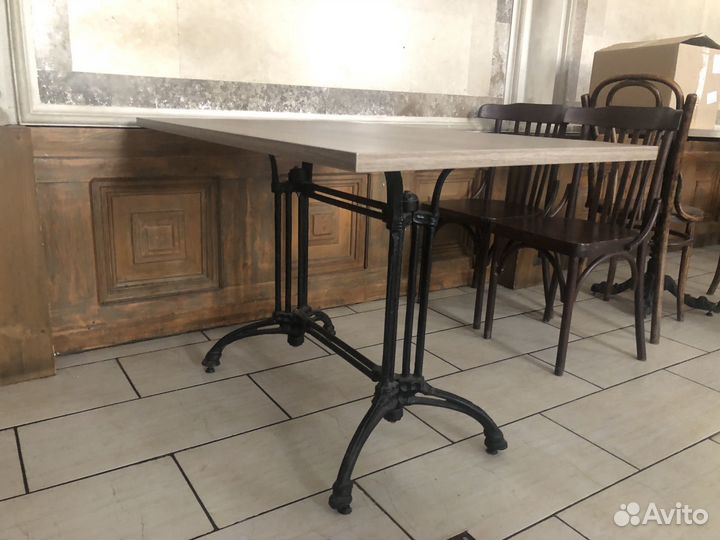Столы на чугунных подстольях