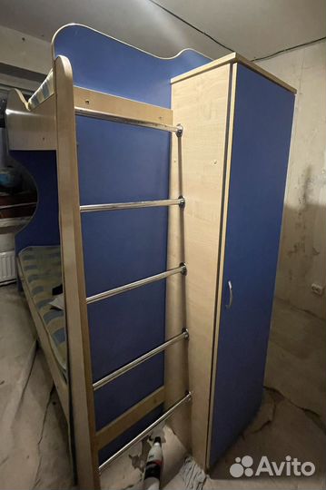 Двухъярусная кровать