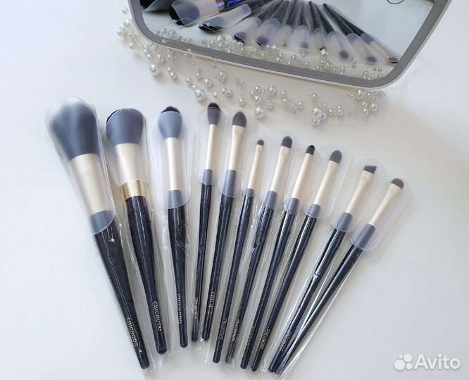 Кисти разные