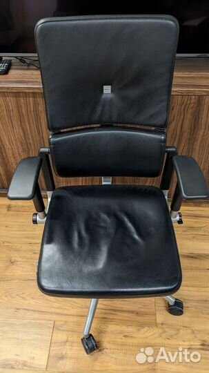 Офисное кресло руководителя кожаное Steelcase