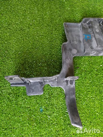 Дефлектор радиатора правый Honda Cr-V RW