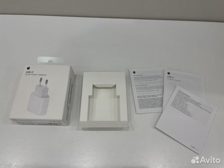 Коробка от адаптера питания Apple