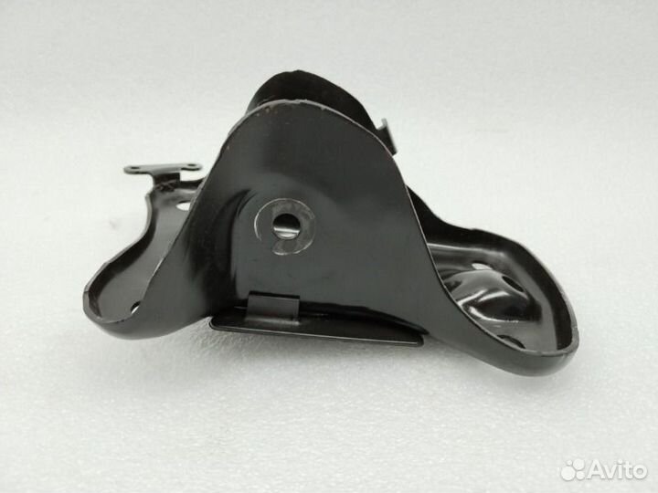 Кронштейн балки задний левый Skoda Octavia A7 cwva