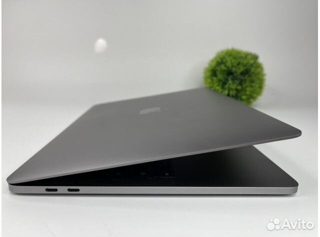 Apple MacBook Pro 13 8/256 T/Bar 2019 Идеальное Б
