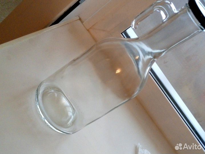 Бутыли 1,5 л и 1 л толст.стекло