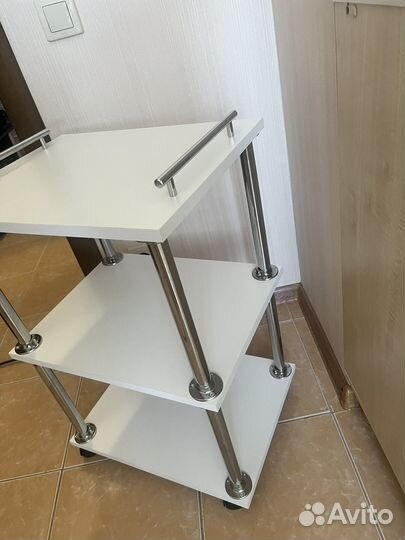 Тележка косметолога и лампа