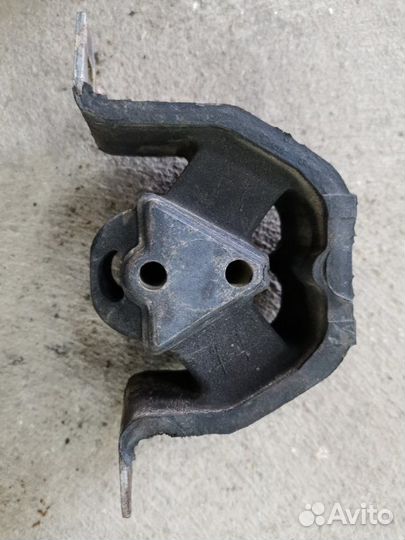 Подушка двигателя левая Daewoo Nexia седан N150