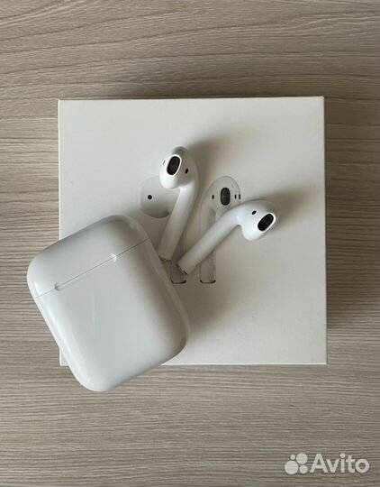 Беспроводные наушники apple airpods