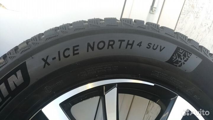 Michelin X-Ice North 4 SUV 2.25/60 R17