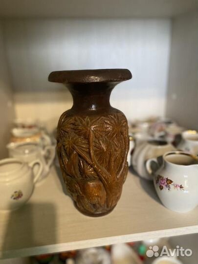 Ваза деревянная резная