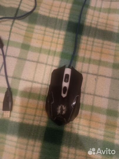 Игровая клавиатура и мышь с ковриком