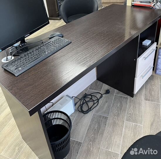 Стол офисный с ящиками